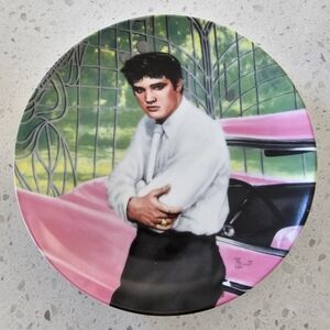 Elvis Limited Edition Elvis Presley: Looking at a Legend 1988 Plate